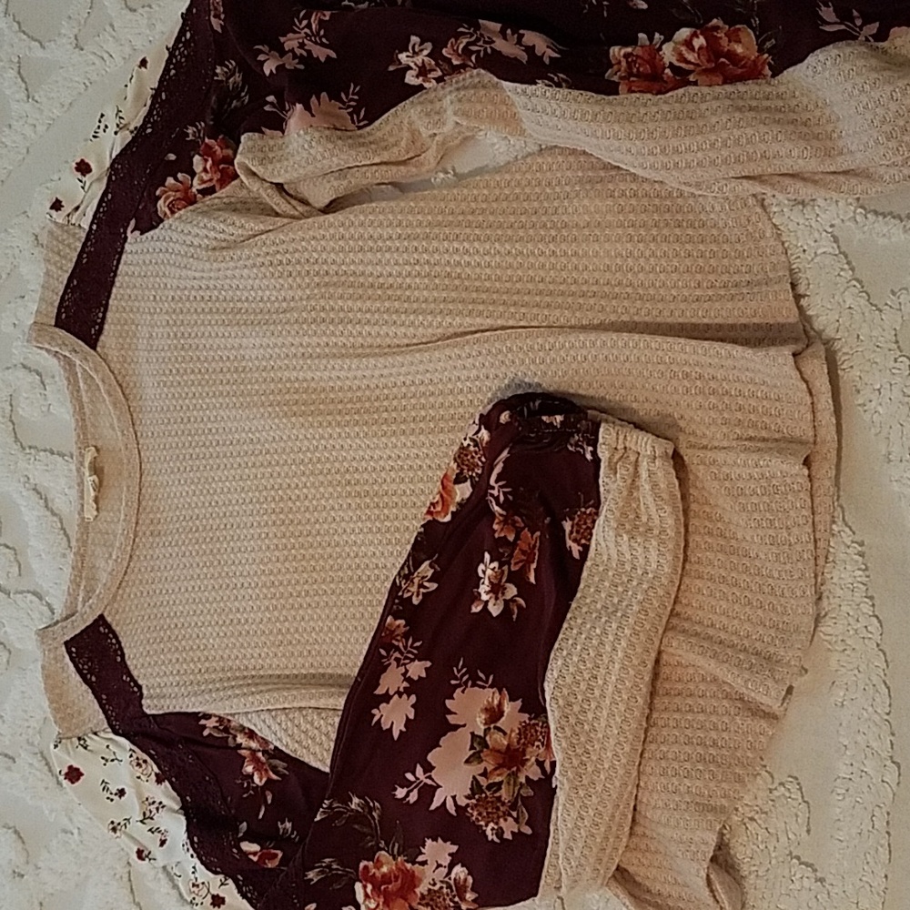 Women's lightweight multicolor top size large